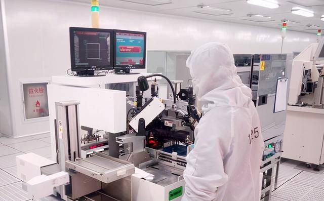 次向全世界公开最先进光刻机！PG麻将胡了2模拟器央视首(图2)