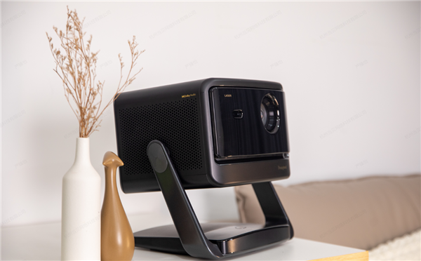 坚果N3对比当贝X5S激光投影仪哪款更值得买PG麻将胡了试玩2025年投影仪选购指南:(图3) 坚果N3对比当贝X5S激光投影仪哪款更值得买PG麻将胡了试玩2025年投影仪选购指南:(图3)